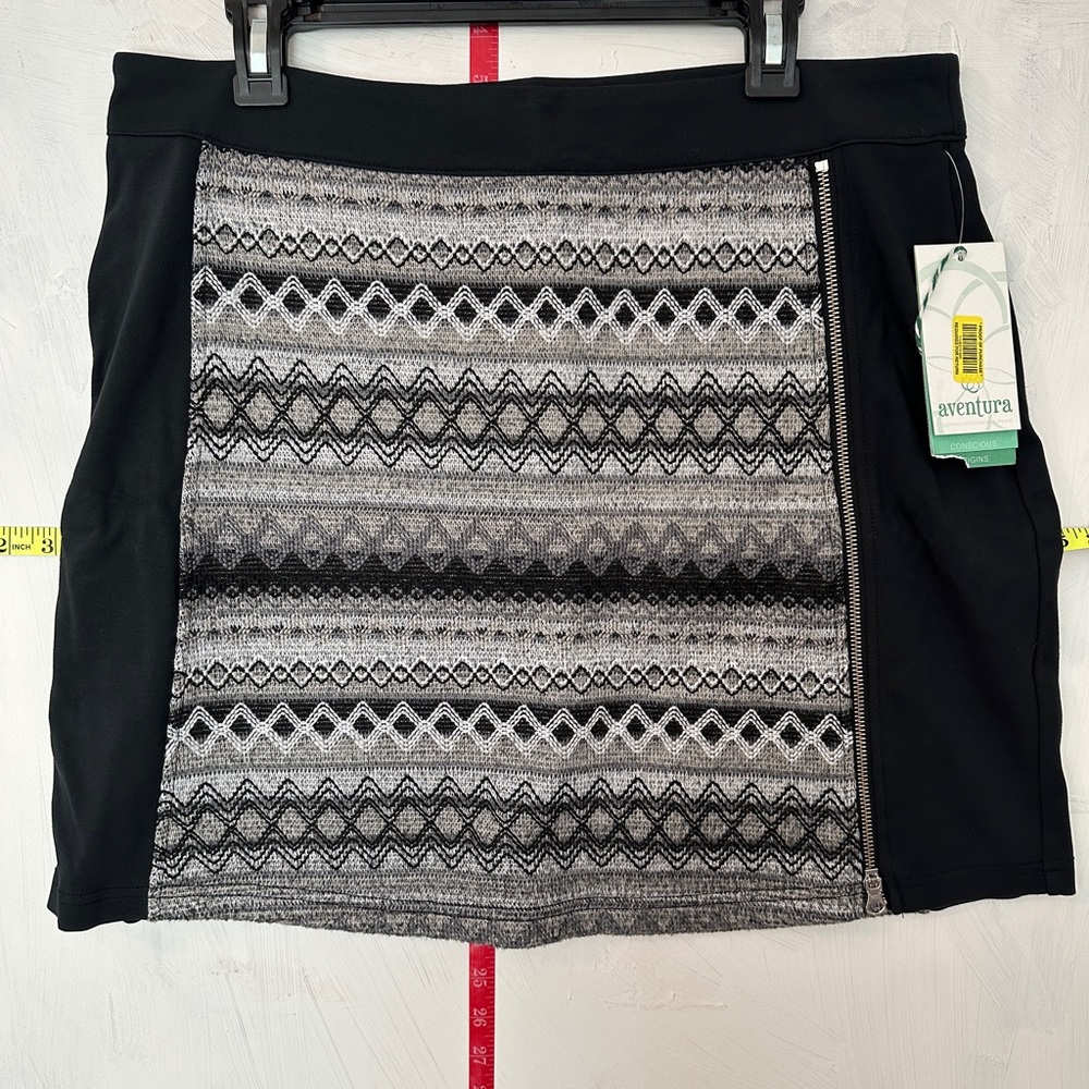 aventura short stretch embroidered skirt